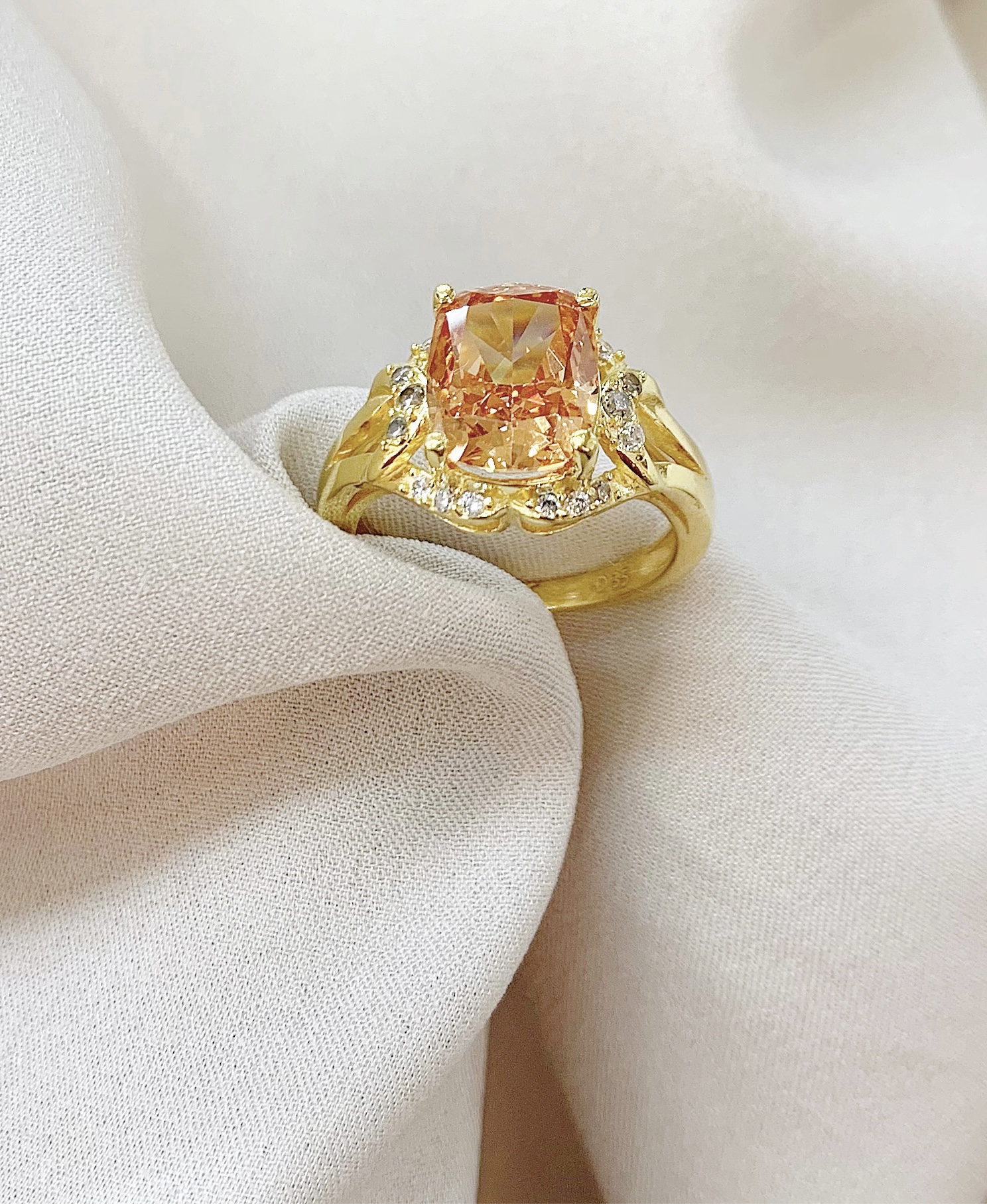 Nhẫn đá 